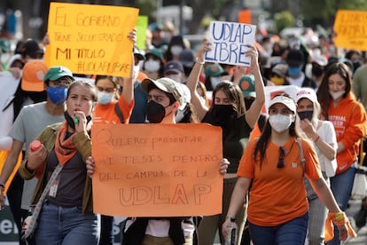 Estudiantes de la UDLAP marcharon para pedir la liberación del campus