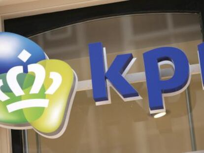 Logotipo de KPN en una tienda en Ámsterdam.