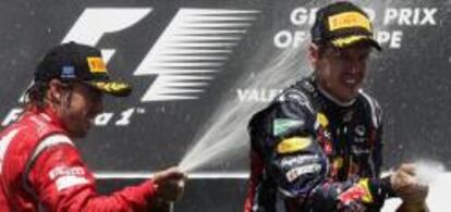 Fernando Alonso (izda.) y Sebastian Vettel (dcha.), celebrando la segunda y la primera posición, respectivamente, en el GP de Europa