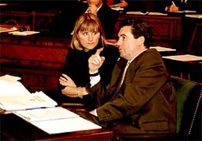 Rosa Estarás y Jaume Matas, ex consejera y ex presidente del Gobierno balear, en una imagen de 1999.
