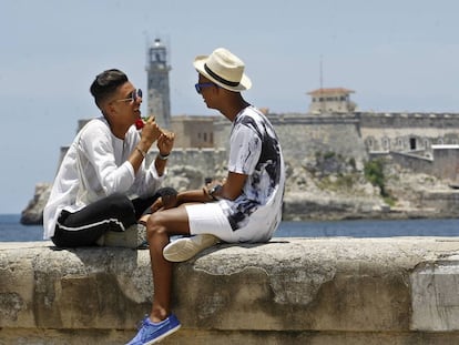 Roiniel Torres and Dariel Hernández in Havana.
