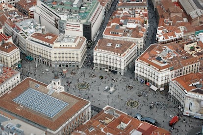 Vista aérea de la Puerta del Sol de Madrid y su entorno.