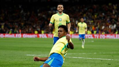 Endrick celebra su gol a España con Brasil el martes en el Bernabéu.