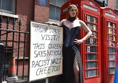 Las drag queens organizan una manifestación masiva en el centro de Londres en contra del registro de la administración Trump sobre los derechos LGBT, incluida la prohibición del personal transgénero, tras su visita a Reino Unido.