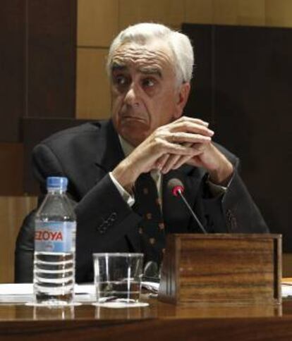 El presidente del Consejo Económico y Social (CES), Marcos Peña, durante la reunión del pleno de esta entidad para debatir el anteproyecto de ley de reforma de las pensiones.