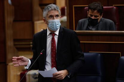 El ministro del Interior, Fernando Grande Marlaska, durante su intervención en la sesión de control al Ejecutivo, este miércoles en el Congreso.