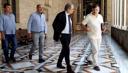 El presidente de la Generalitat, Quim Torra (centro), durante su audiencia con una delegación de Unió de Pagesos.