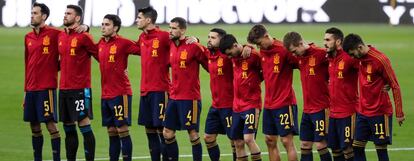 Foto de equipo en el España-Kosovo celebrado en La Cartuja.