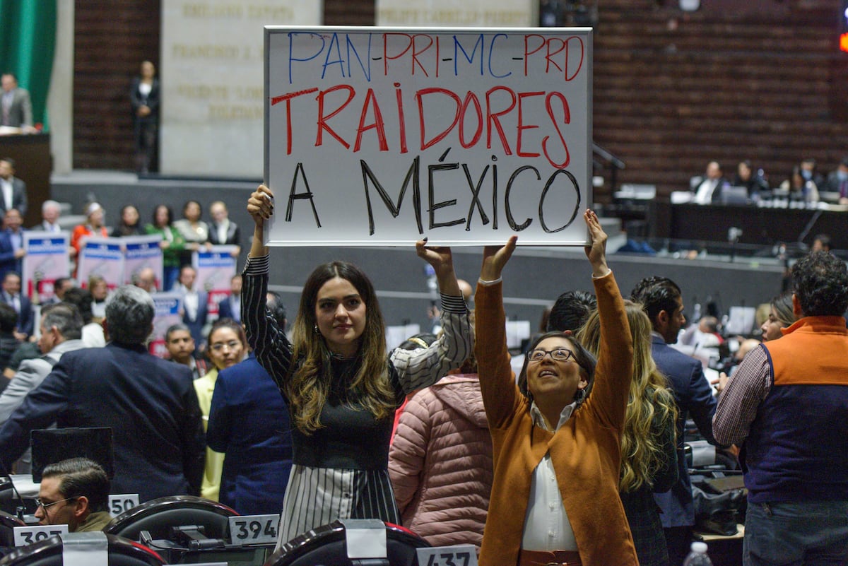 El Congreso tumba la reforma electoral de López Obrador y Morena ...