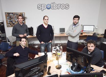 El equipo de integrantes de la firma vasca Spotbros.  