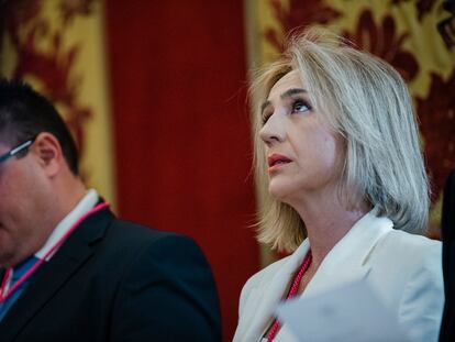 La concejala de Vox, Inés Cañizares, durante la sesión de constitución del Ayuntamiento de Toledo, este sábado.