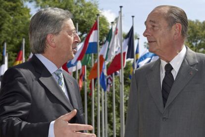 Jean-Claude Juncker y Jacques Chirac, al comienzo del encuentro de hoy.