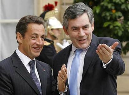 Nicolas Sarkozy y Gordon Brown, en una imagen tomada en París en julio de 2007.