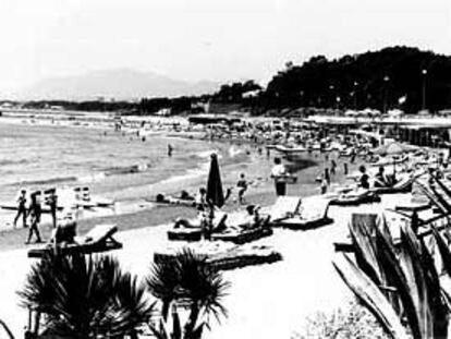 La playa marbellí de La Fontanilla en los años sesenta.