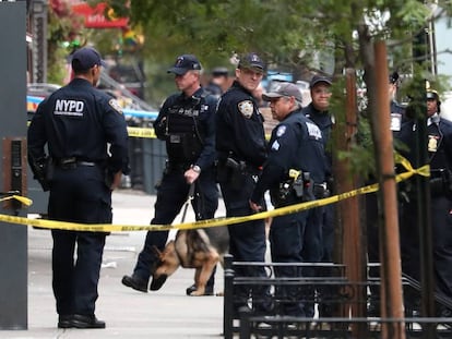 Polícia vigia uma área isolada em Manhattan