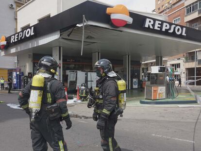 Deflagración en una gasolinera situada en la plaza de España de Cartagena.