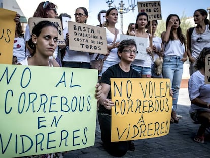 Protesta Asociación Girona Animalista (AGA) por el encierro de vaquillas de Vidreres.