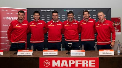 Martínez, Alcaraz, Bautista, Bruguera, Carreño y Davidovich, durante la presentación de la eliminatoria contra Rumanía en Marbella.