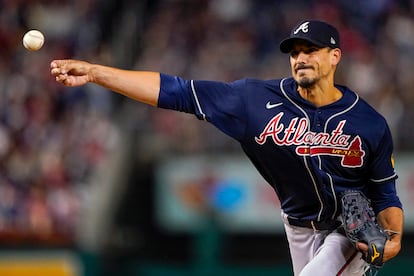 Atlanta Braves starting pitcher Charlie Morton throws during the first inning of a baseball game against the Washington Nationals at Nationals Park, Friday, Sept. 22, 2023, in Washington.