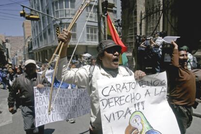 Indígenas bolivianos se manifiestan en La Paz contra Evo Morales.