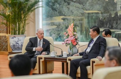 El gobernador de California y el presidente de China, en Pekín este martes.