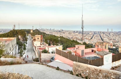 Vista de la calle Marià Labèrnia desde el Turó de la Rovira, después de la rehabilitación. |