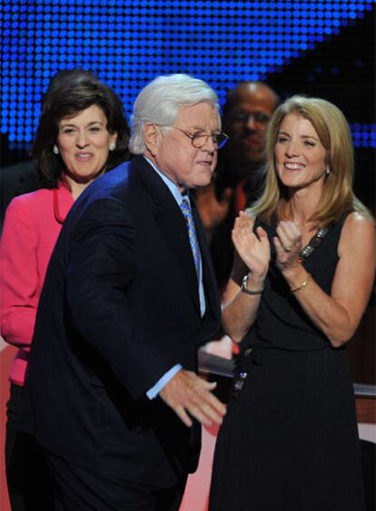 Caroline Kennedy aplaude a su tío Ted antes de la intervención del senador en la Convención Demócrata.