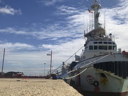 El barco de Proactiva Open Arms ayer en el puerto de Pozzallo, en Sicilia (Italia). 