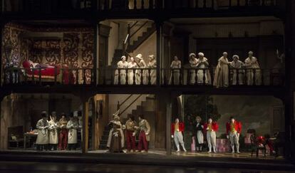 Una escena de la ópera "Don Pasquale', en el ensayo general del Palau de les Arts.