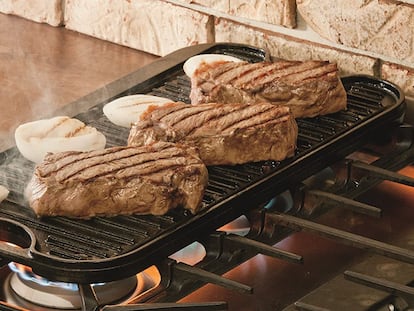 Cocina alimentos a la parrilla y logra un acabado uniforme