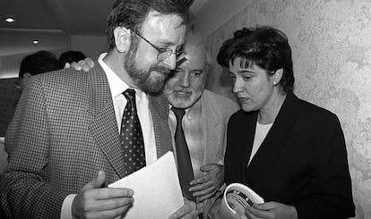 Àngel Colom i Pilar Rahola el 10 d'octubre del 1996, després de comunicar que deixaven ERC.