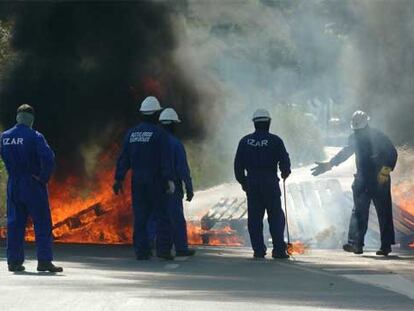 Barricadas de fuego contra la venta de La Naval