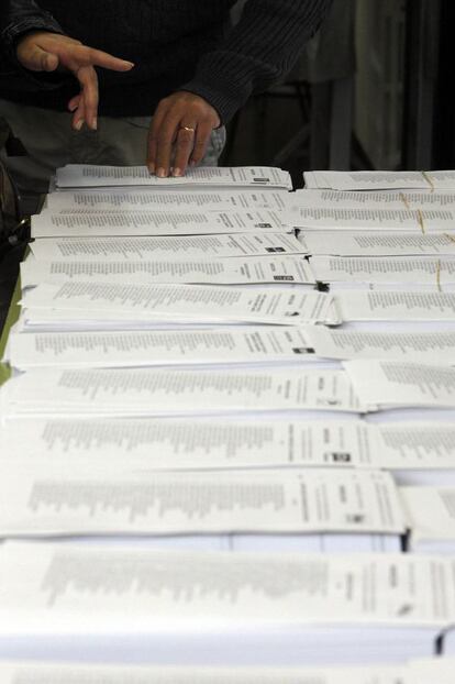 Una de las mesas en un colegio electoral.