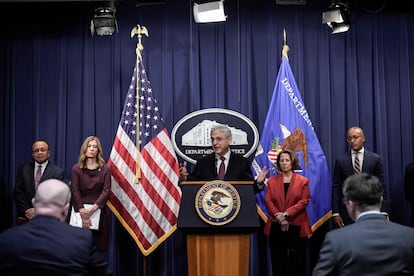 Attorney General Merrick Garland at a press conference on April 14 in Washington. At his side, Anne Milgram, director of the DEA.