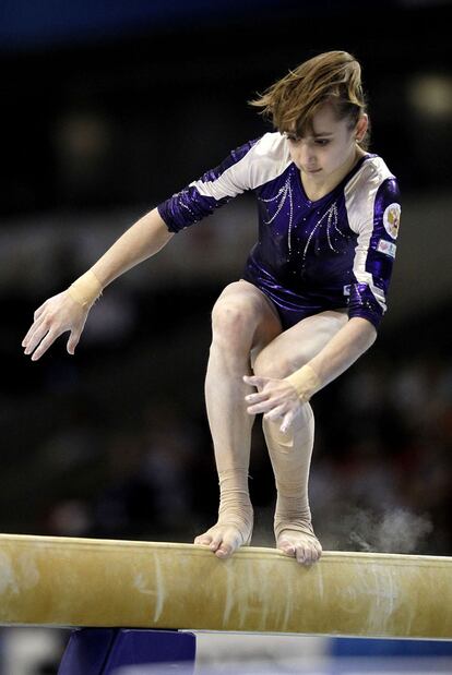 Viktoria Komova, en la final de barra.