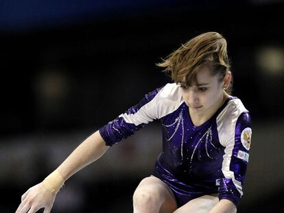 Viktoria Komova, en la final de barra.