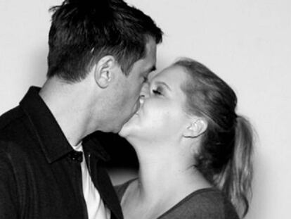 Amy Schumer y su novio Chris Fisher en una imagen de Instagram.