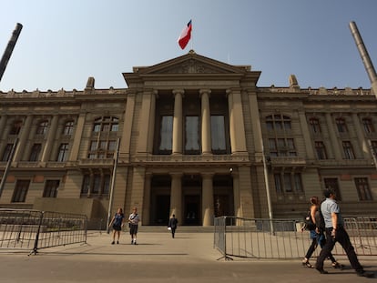 Se ha postergado la audiencia ante la corte Suprema de Santiago para presentar el informe sobre la muerte del premio Nobel chileno Pablo Neruda.