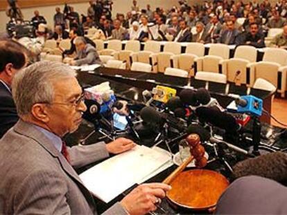 Saadoun Hamadi, presidente del Parlamento iraquí, da comienzo a la sesión de esta tarde