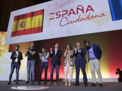 La cantant interpreta la seva versió de l’himne espanyol en un acte de Ciutadans