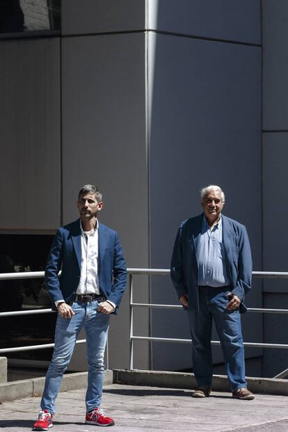 Eduardo López-Collazo y José Alcamí en el Hospital La Paz, Madrid.