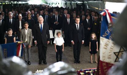 Netanyahu y Macron en la ceremonia de conmemoración de las víctimas del Velódromo de Invierno en París este domingo.