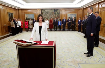 La nueva ministra de Igualdad, Irene Montero, durante la jura de su cargo en un acto celebrado en el palacio de Zarzuela.