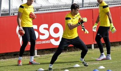 Sergio Rico vuelve a la portería del Sevilla tras la lesión de Beto.