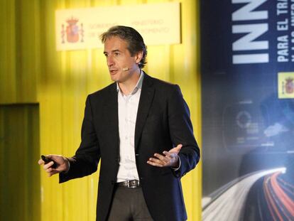 El ministro de Fomento, Íñigo de la Serna, durante la presentación ayer en Madrid del plan de innovación del ministerio.