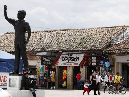 Una estatua de Luis Carlos Galán en Soacha. 