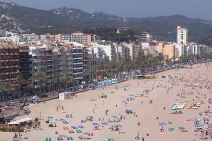 Toni Sala entra en la memòria a partir del negoci familiar d’un hotel a la Costa Brava dels setanta.