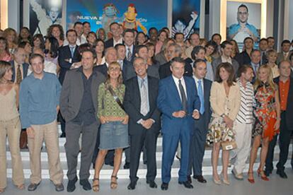 El director general de RTVE (quinto por la izquierda), junto a parte del equipo de Televisión Española, ayer en Madrid.