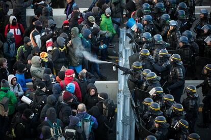 Protesta de Tsunami Democràtic en la AP-7 a la altura de la frontera con Francia, el 12 de noviembre.