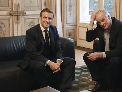 El presidente francés, Emmanuel Macron, y el negociador del Brexit de la UE, Michel Barnier